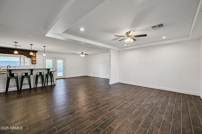2914 E Michelle Dr Phoenix, AZ 85032 photo 2