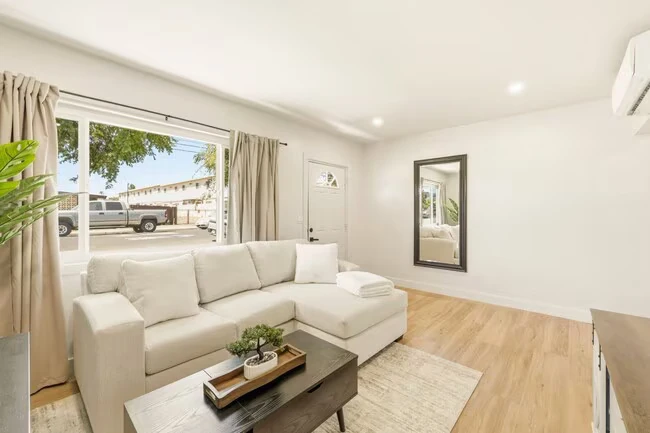 1382 Grove Ave Imperial Beach, CA 91932 photo 3