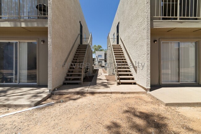 2831 E Monte Cristo Ave Phoenix, AZ 85032 photo 2