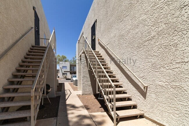 2831 E Monte Cristo Ave Phoenix, AZ 85032 photo 3