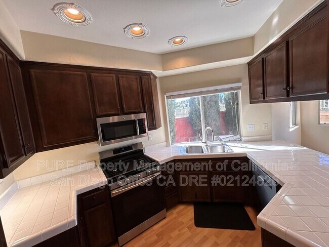 564 Vista Miranda Chula Vista, CA 91910 photo 4