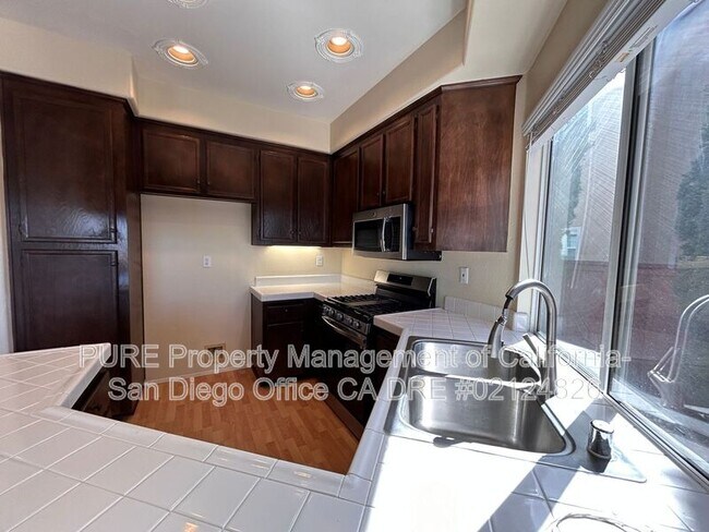 564 Vista Miranda Chula Vista, CA 91910 photo 5
