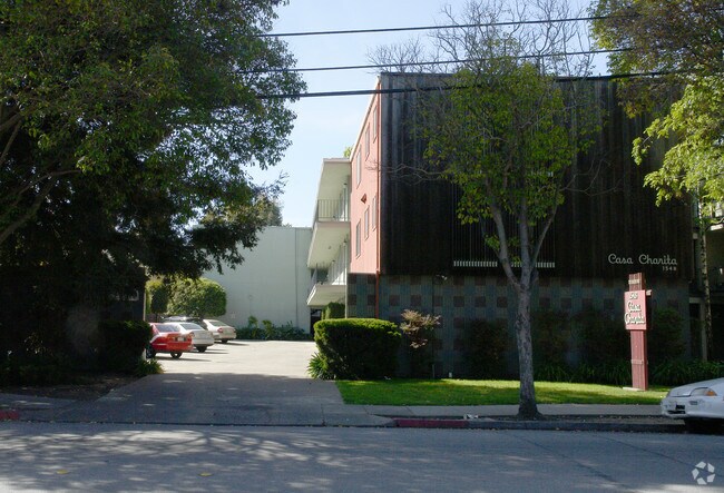 1548 Hudson St photo 2