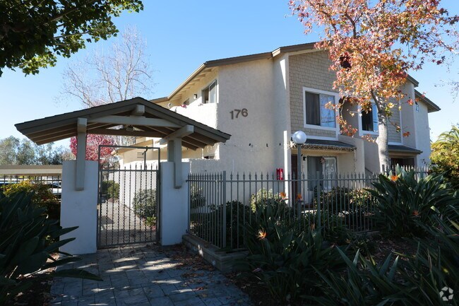Vista Pacifica Apartments photo 3