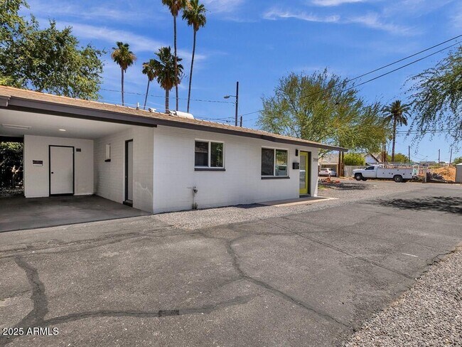 3118 N 39th St Phoenix, AZ 85018 photo 4