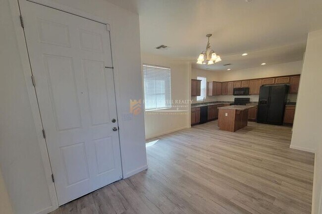 7226 S 48th Glen Phoenix, AZ 85339 photo 4