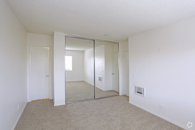 North Bonita Apartments photo 4