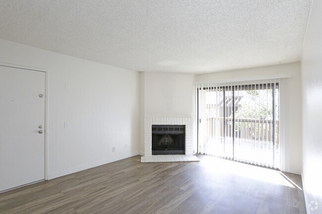 North Bonita Apartments photo 3