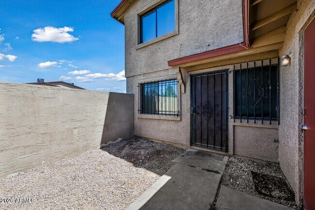3959 W Palomino Rd Phoenix, AZ 85019 photo 3
