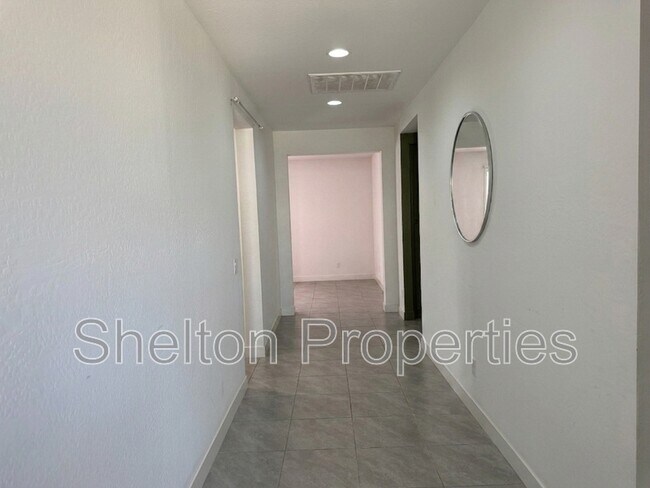 10213 W Fairmount Ave photo 5