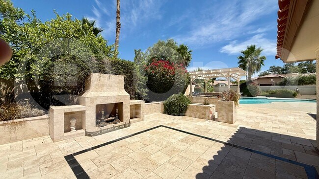 10678 E Cinnabar Ave Scottsdale, AZ 85258 photo 4