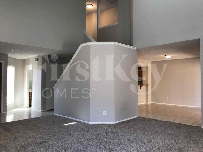 526 E Topeka Dr Phoenix, AZ 85024 photo 4