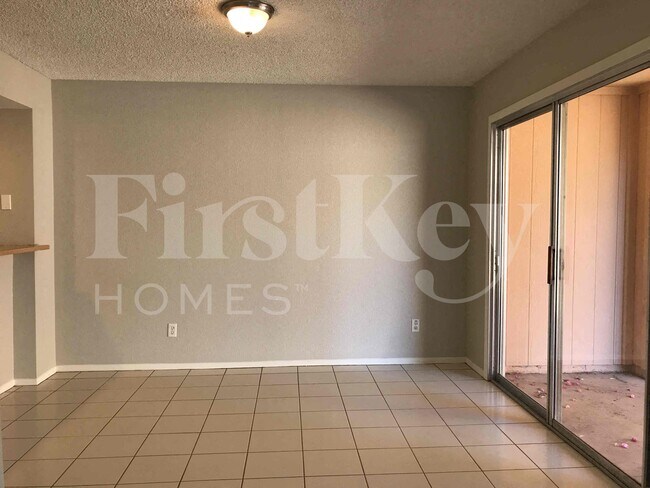 526 E Topeka Dr Phoenix, AZ 85024 photo 5