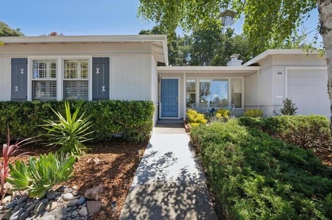 321 La Casa Ave San Mateo, CA 94403 photo 2