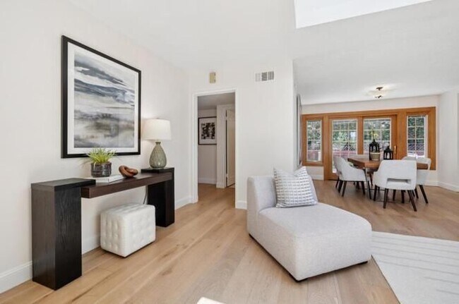 321 La Casa Ave San Mateo, CA 94403 photo 4
