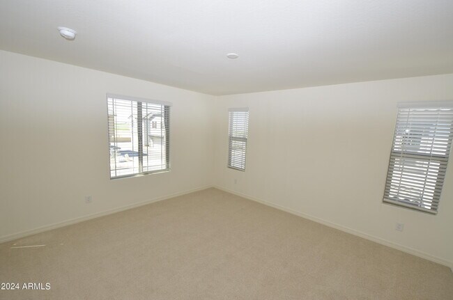 1306 W Sparrow Dr Queen Creek, AZ 85140 photo 5