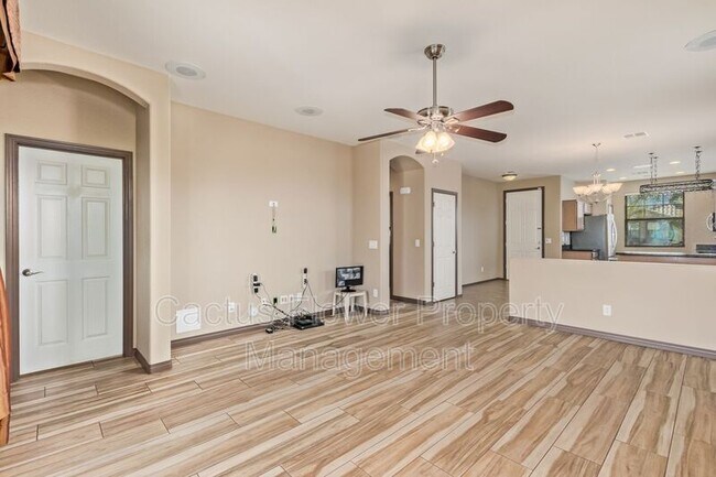 2624 W Beautiful Ln Phoenix, AZ 85041 photo 4