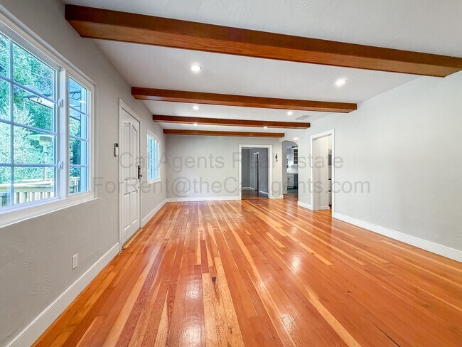7352 Saroni Dr Oakland, CA 94611 photo 2