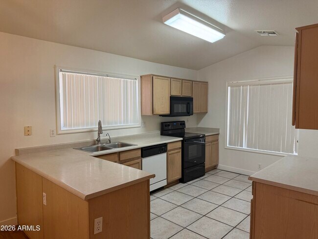 9247 W Brown St photo 3