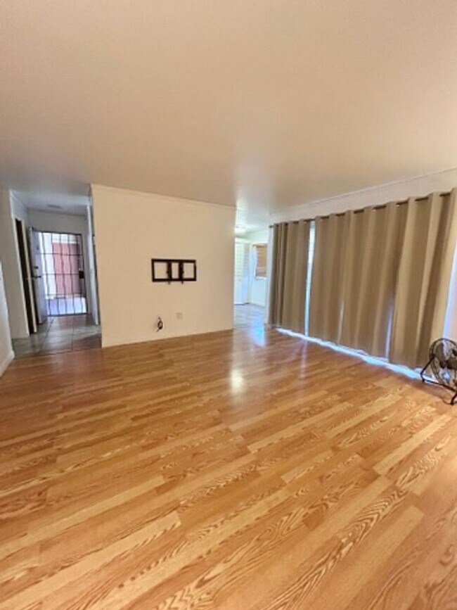 5452 Adobe Falls Rd San Diego, CA 92120