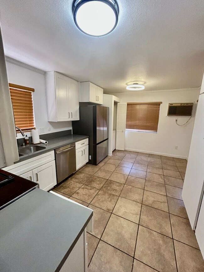 5452 Adobe Falls Rd San Diego, CA 92120 photo 2