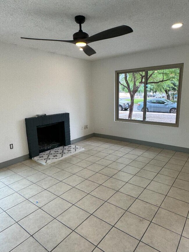 8130 N 33rd Dr Phoenix, AZ 85051 photo 3