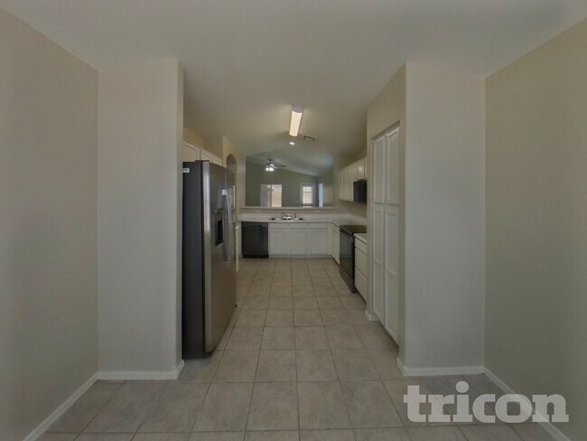9002 W Palm Ln Phoenix, AZ 85037 photo 4