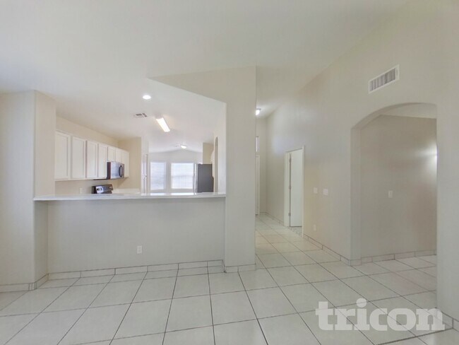 9002 W Palm Ln Phoenix, AZ 85037 photo 3