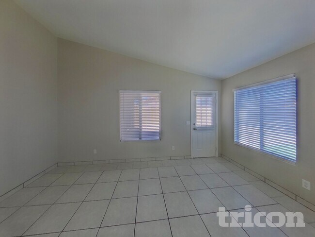 9002 W Palm Ln Phoenix, AZ 85037 photo 2