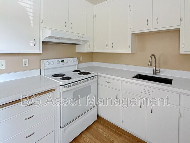 121 Eddy St photo 5