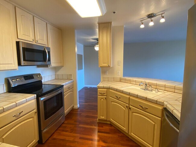322 Hanover Ave Oakland, CA 94606 photo 4