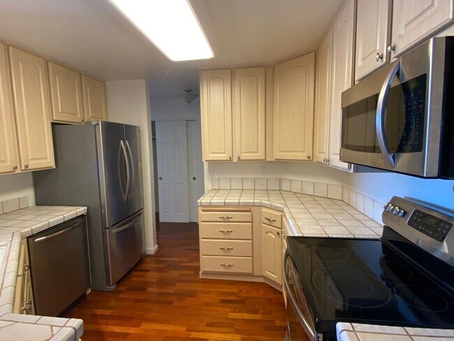 322 Hanover Ave Oakland, CA 94606 photo 3