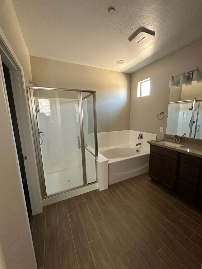13192 W Cliffrose Rd Peoria, AZ 85383 photo 3