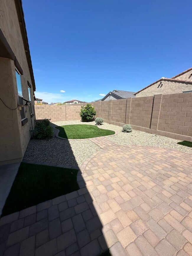13192 W Cliffrose Rd Peoria, AZ 85383 photo 5