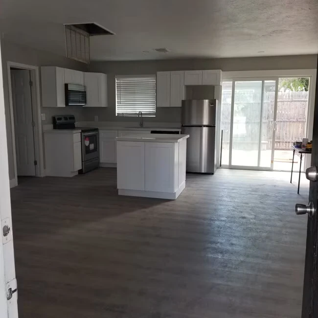 171 W Highland Ave Phoenix, AZ 85013 photo 2