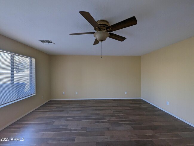 2270 W Central Ave photo 4