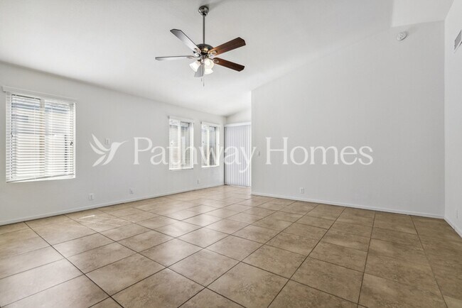 15212 N 85th Dr Peoria, AZ 85381 photo 4