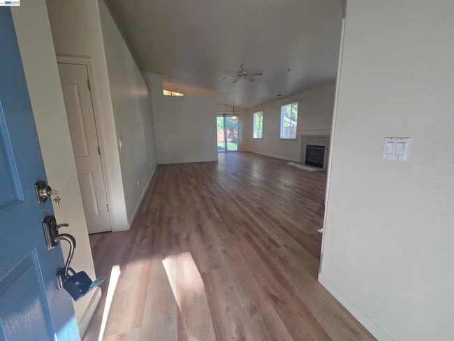 1646 Mallard St Livermore, CA 94551 photo 2