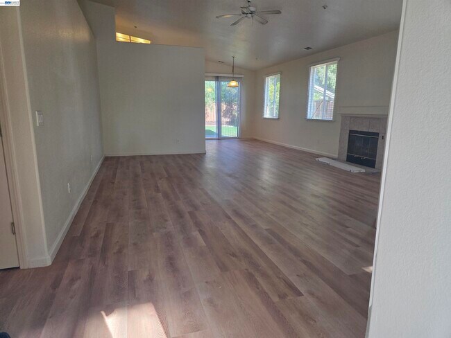 1646 Mallard St Livermore, CA 94551 photo 3