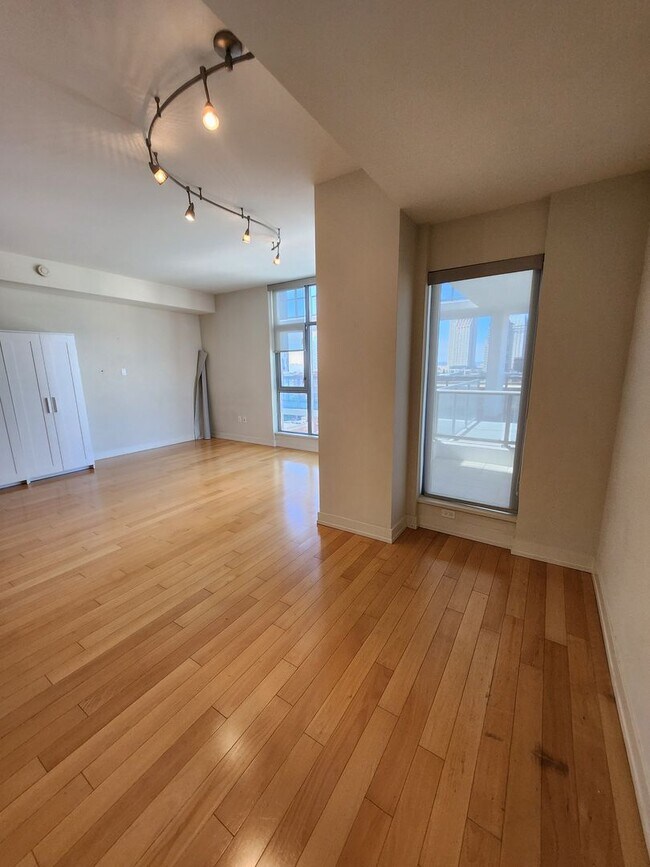 575 Sixth Ave San Diego, CA 92101 photo 2