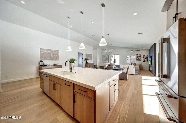 6050 E Hollyhock St Phoenix, AZ 85018 photo 3