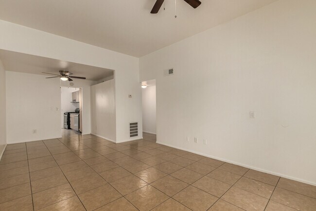 5312 N 60th Ave Glendale, AZ 85301 photo 3