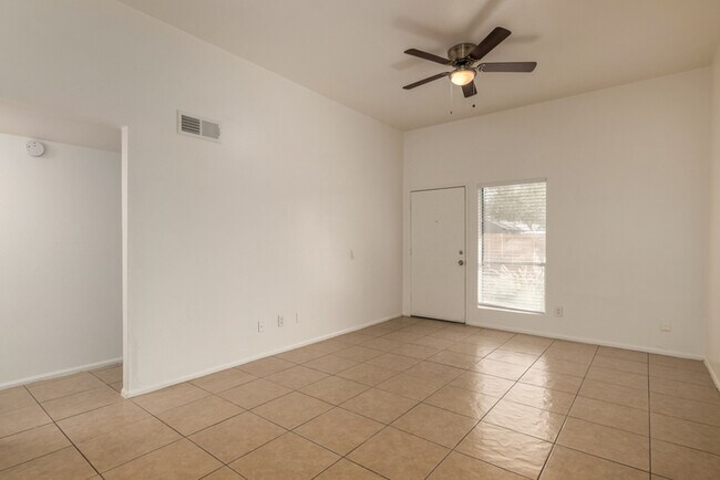 5312 N 60th Ave Glendale, AZ 85301 photo 4