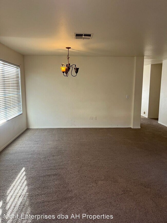 6028 S 22nd Dr Phoenix, AZ 85041 photo 2