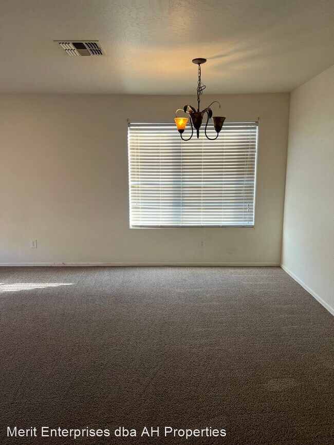 6028 S 22nd Dr Phoenix, AZ 85041 photo 3