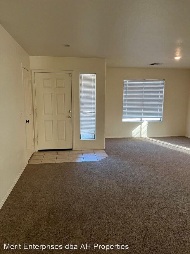 6028 S 22nd Dr Phoenix, AZ 85041 photo 4