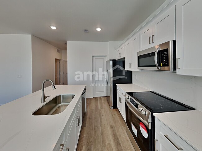 18458 W El Cortez Pl Surprise, AZ 85387 photo 2