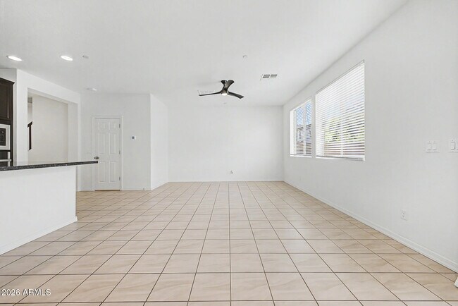 1682 S Follett Way Gilbert, AZ 85295 photo 4