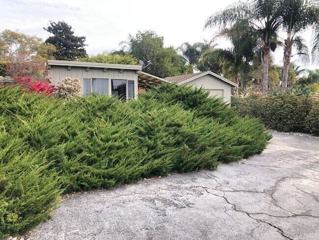 915 Brittany Rd Encinitas, CA 92024