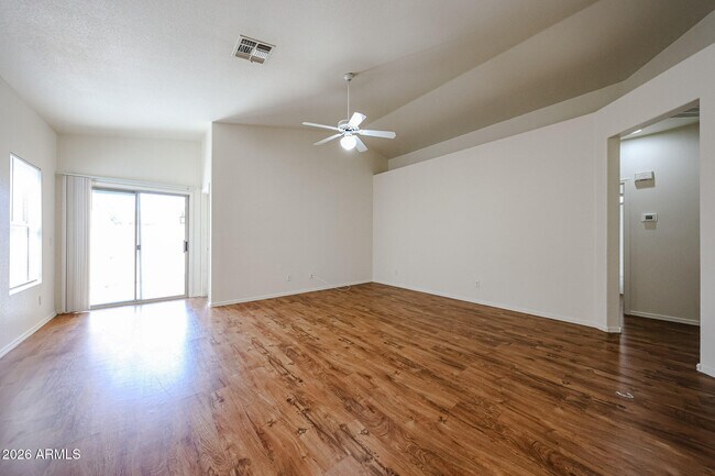 25242 N 40th Ln Phoenix, AZ 85083 photo 4